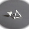 Ohrstecker mit Dreiecken aus Silber