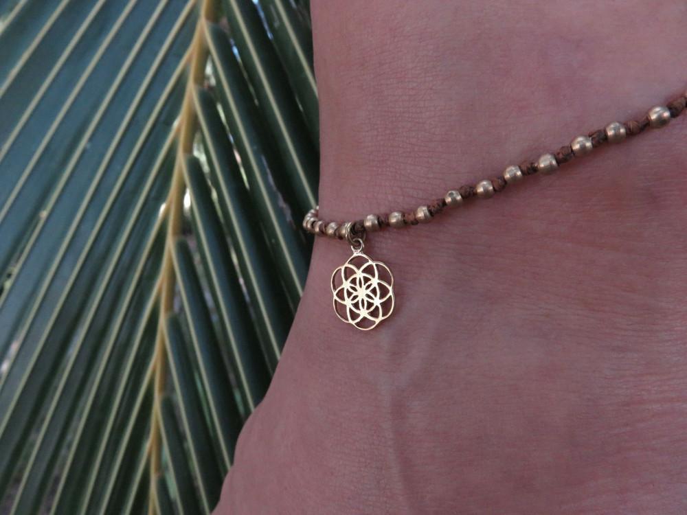 knotted anklet with flower pendant made of brass 