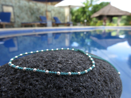 Armband mit silbernen Perlen in schwarz oder türkis