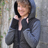 Patchwork Kapuzenpulli mit Blumenmuster schwarz/grau