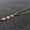 lange Kette mit facettierten Glasperlen und Messingelementen