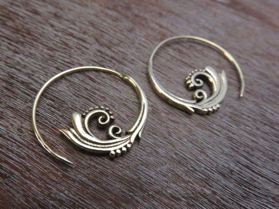 small playful spiral earrings made of brass