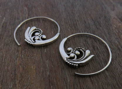 small playful spiral earrings made of silver 