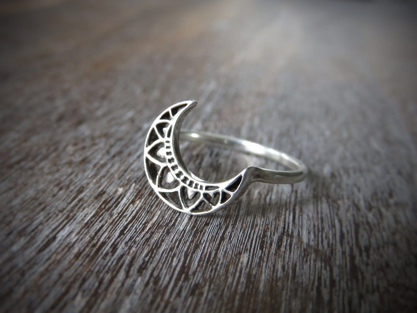 patterned moon ring made of silver