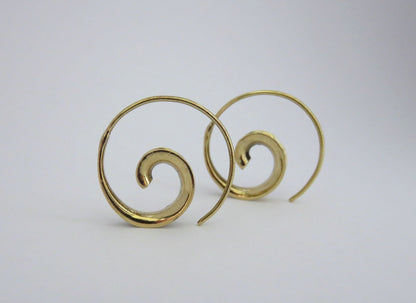 kleine schlichte Spiral Ohrringe aus Messing