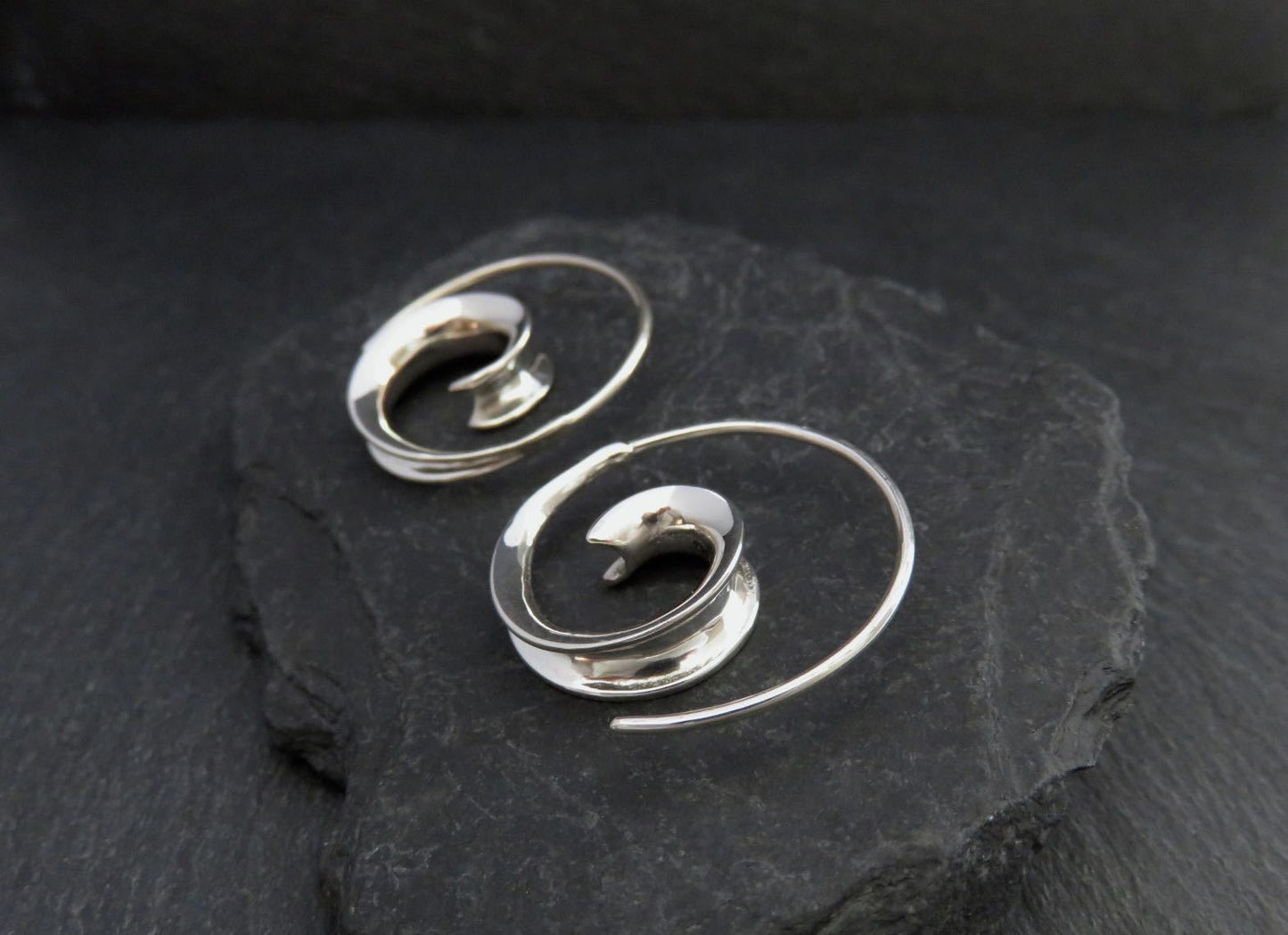 kleine klassische Spiralcreolen aus Silber