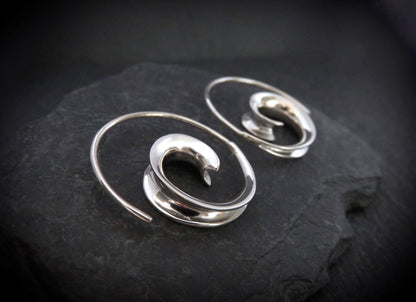 small classic spiral hoop earrings made of silver 