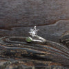 Zehenring mit kleinem Stein und Blume aus Silber
