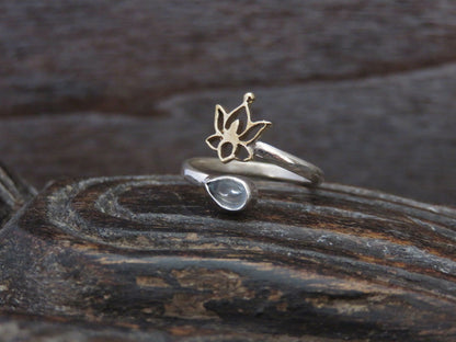 Toe ring with flower and stone made of silver and brass